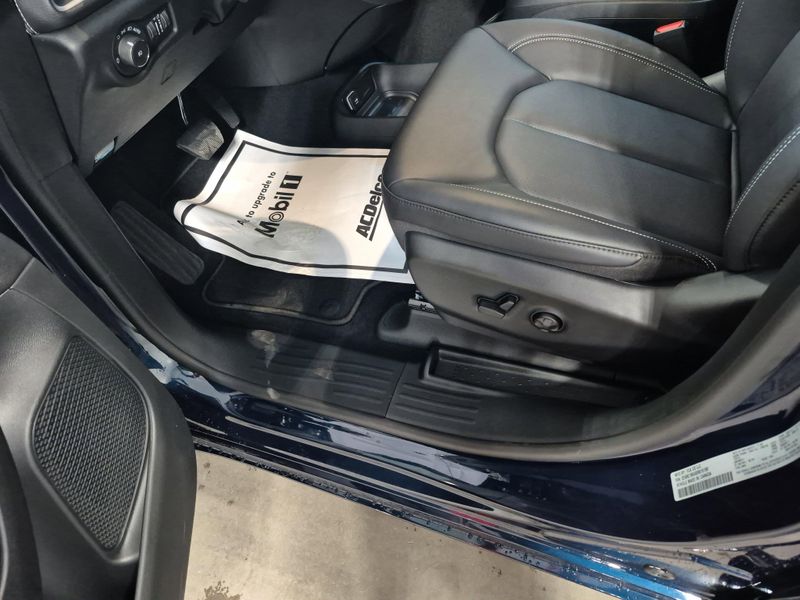 New 2025 Chrysler Pacifica SelectImage 22