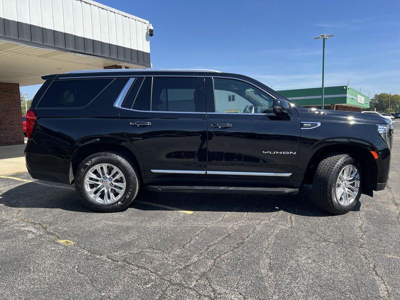 2023 Gmc Yukon SLT photo 3