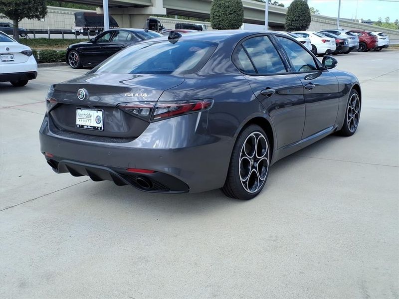 New 2025 Alfa Romeo Giulia AwdImage 7