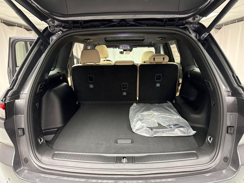 New 2025 Jeep Grand Cherokee Limited 4x4Image 15