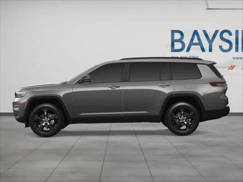 2025 Jeep Grand Cherokee Limited photo 3