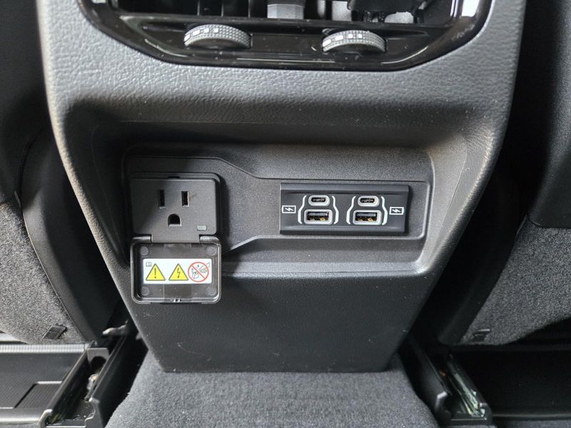 New 2026 Jeep Grand Cherokee Laredo X 4x2