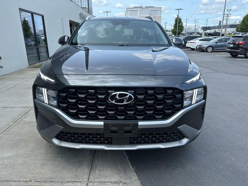 Used 2023 Hyundai Santa Fe SELImage 2