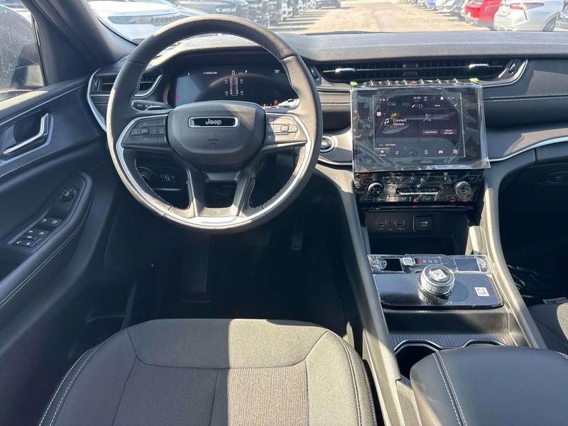 New 2026 Jeep Grand Cherokee Laredo X 4x2
