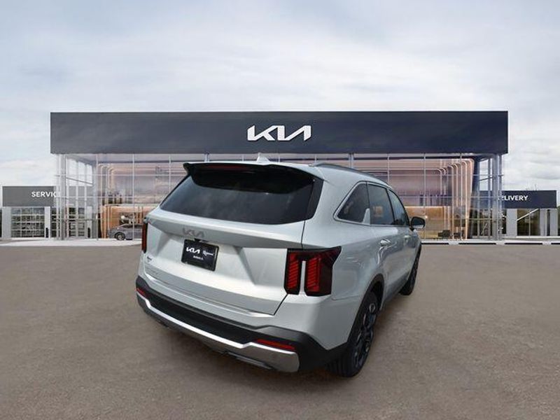 New 2026 Kia Sorento SXImage 4
