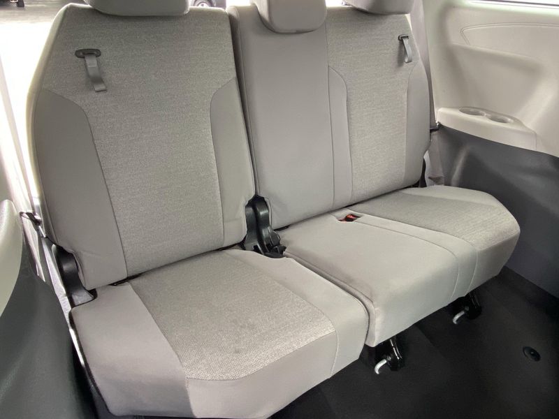 2024 Toyota Sienna LEImage 15