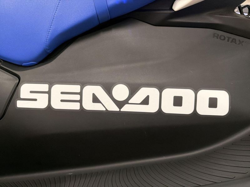 New 2025 Sea-Doo SPARK FOR 3 90 CONVENIENCE PACKAGE (SOUND SYSTEM) Image 23