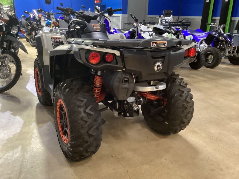 2024 Can-Am OUTLANDER X XC 1000R CHALK GRAY AND CANAM REDImage 14