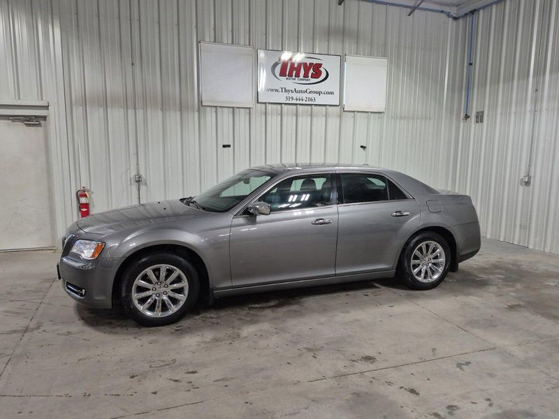 2012 Chrysler 300 LimitedImage 17