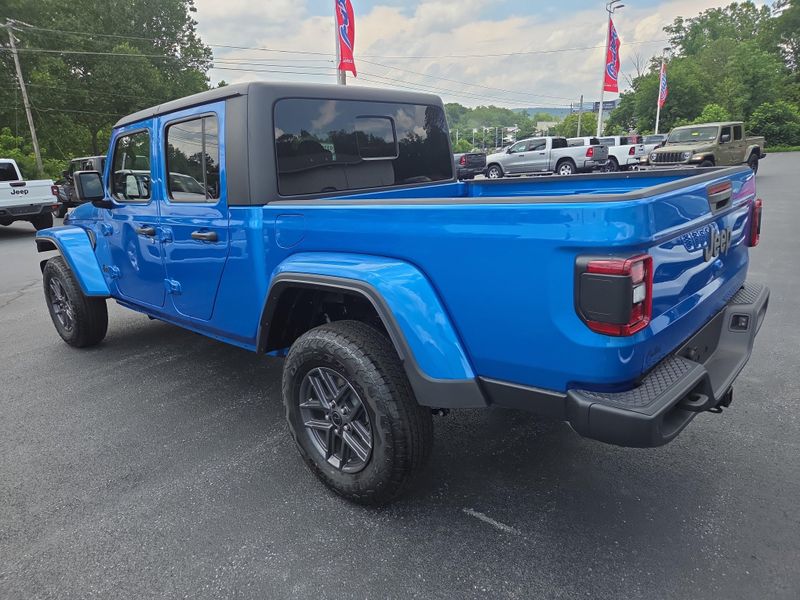 2025 Jeep Gladiator Sport S photo 4