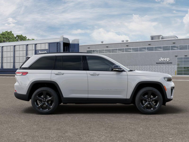 New 2026 Jeep Grand Cherokee Limited 4x2Image 28