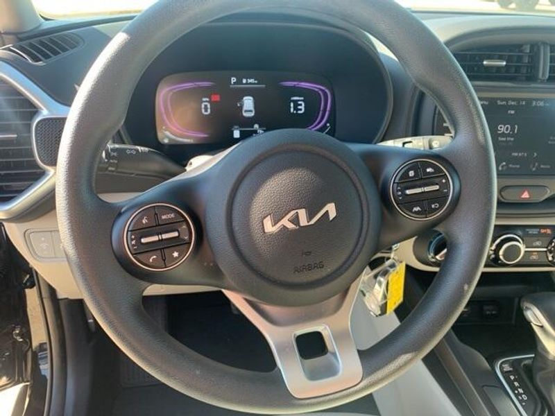 Used 2025 Kia Soul LXImage 7