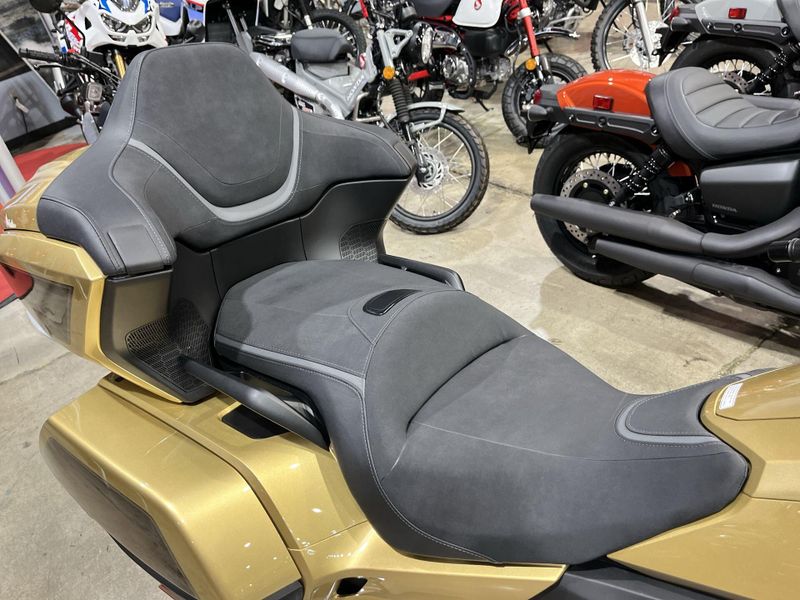 New 2025 Honda GOLDWING TOUR DCT Image 15