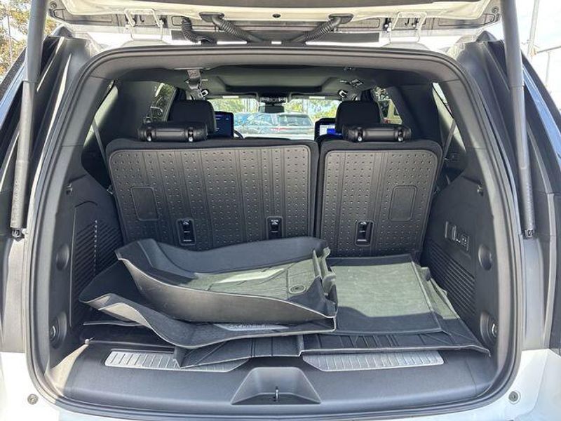 Used 2025 Chevrolet Tahoe RSTImage 18