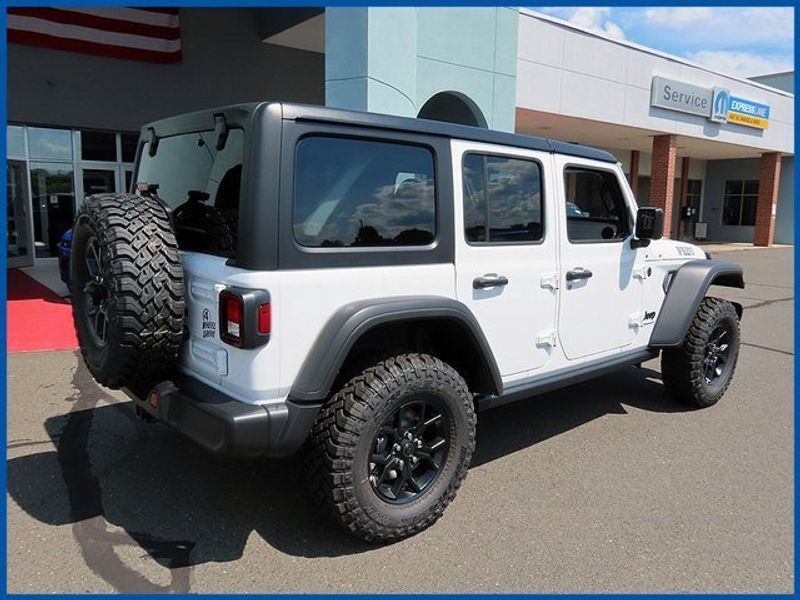 2024 Jeep Wrangler WillysImage 7