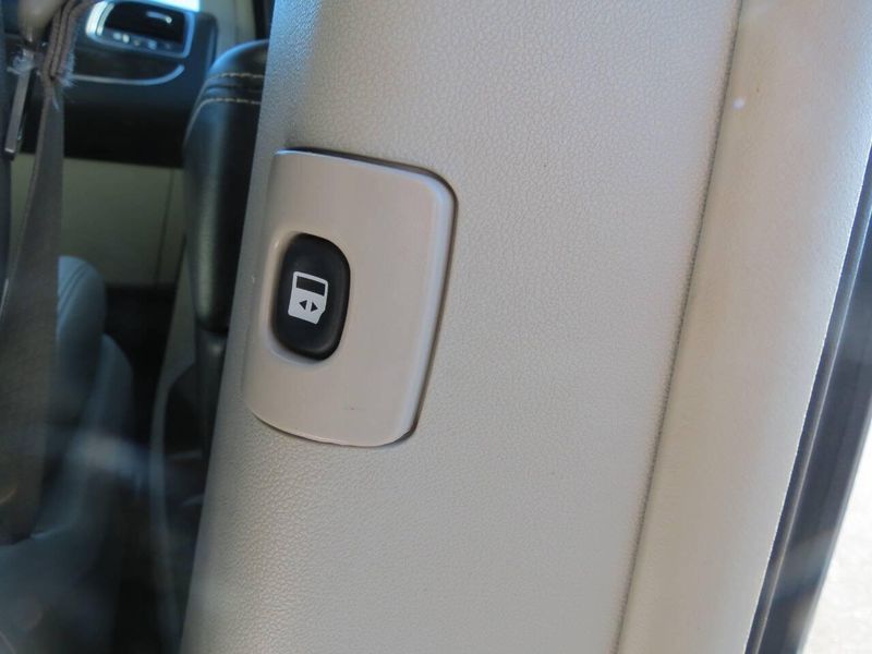 Used 2014 Chrysler Town & Country Touring L 4dr Mini VanImage 31