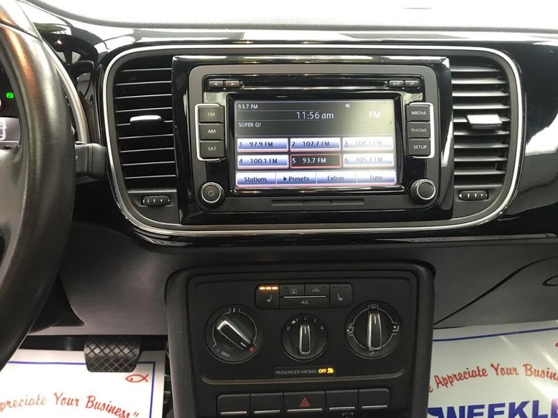 Used 2015 Volkswagen Beetle 1.8T w/SunImage 12