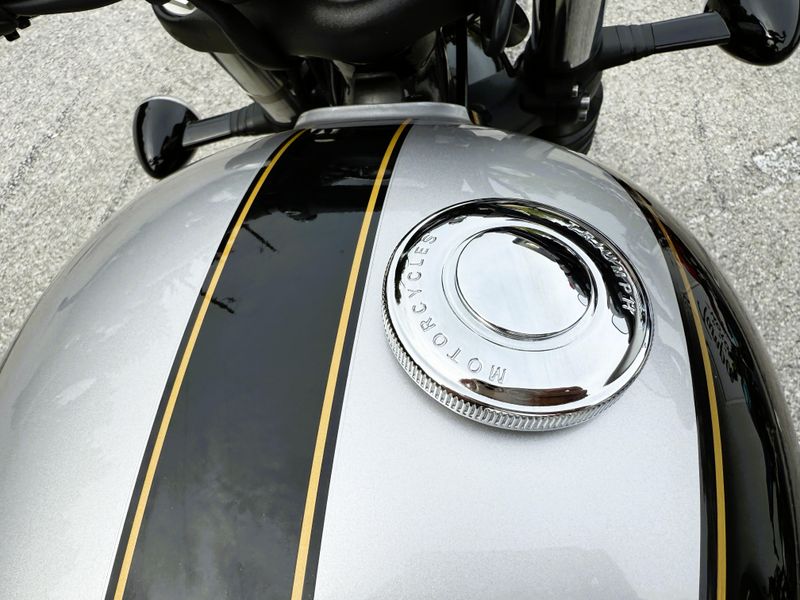 2025 Triumph Bonneville Bobber