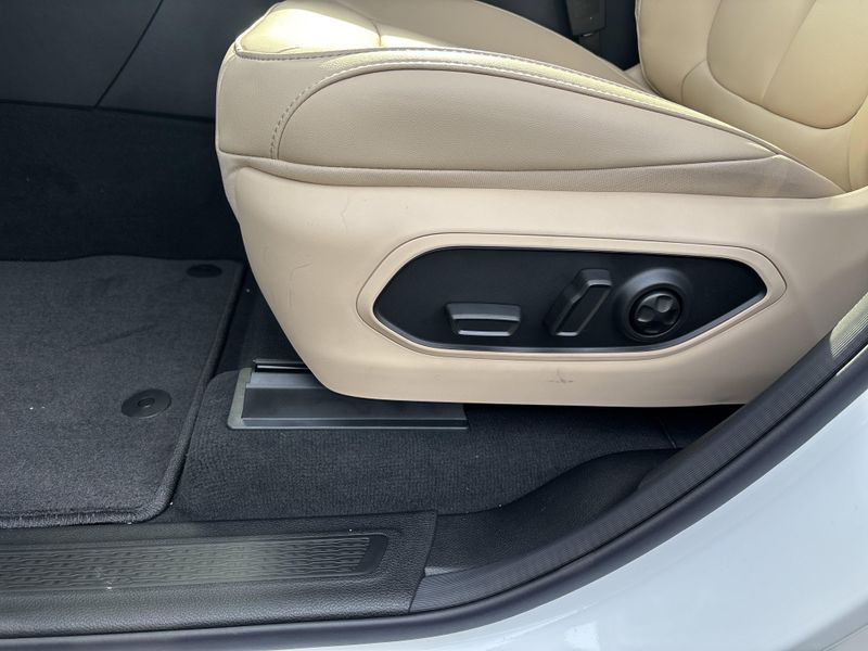 New 2025 Jeep Grand Cherokee Limited 4x4Image 16