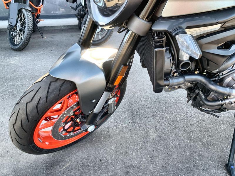 Used 2023 Ducati Monster 937+ Image 11