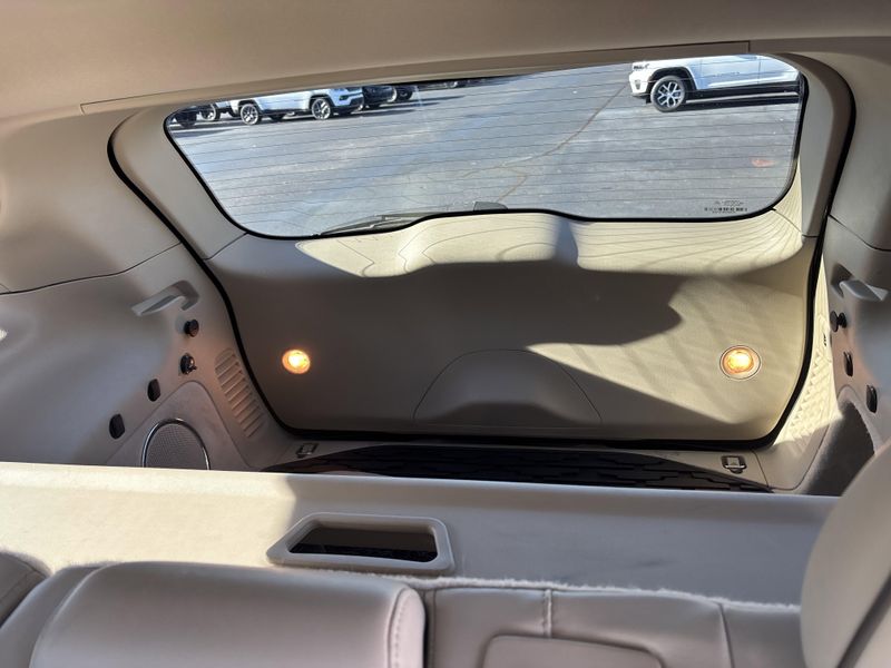 Used 2020 Jeep Grand Cherokee OverlandImage 19