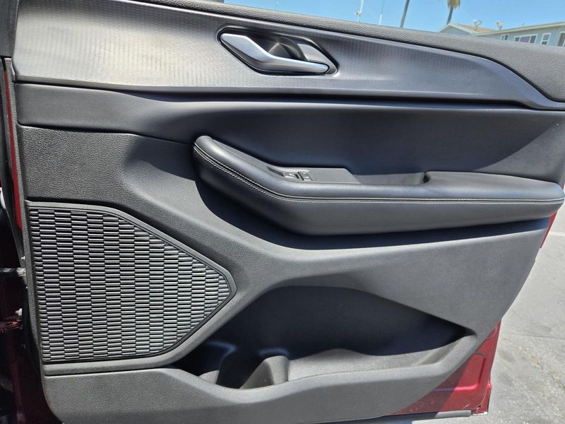 Used 2023 Jeep Grand Cherokee Laredo 4x2