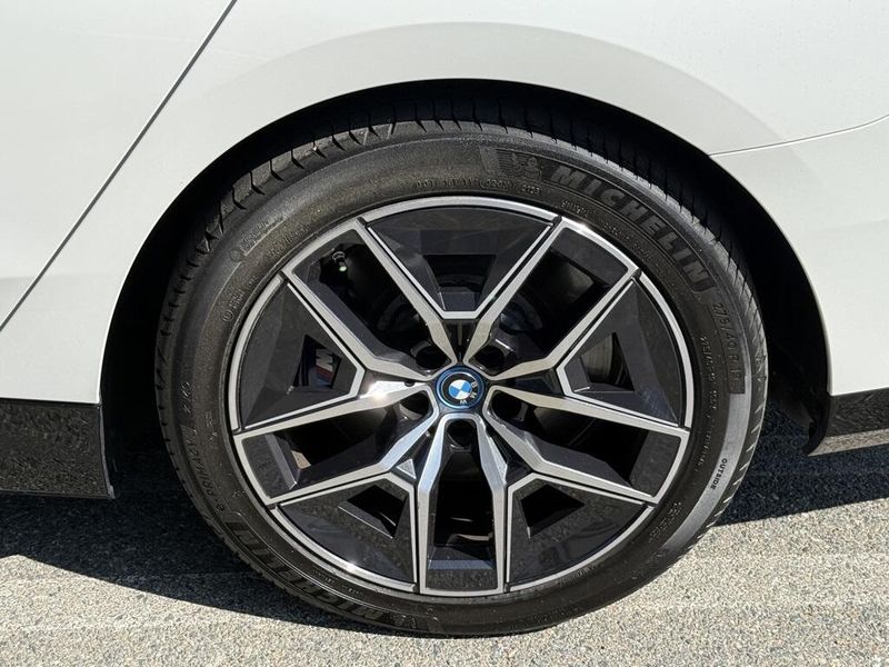 2024 BMW i5 M60Image 17