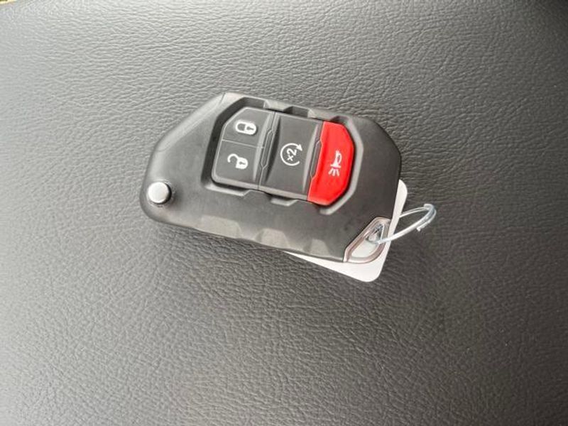 New 2025 Jeep Gladiator High Tide 4x4
