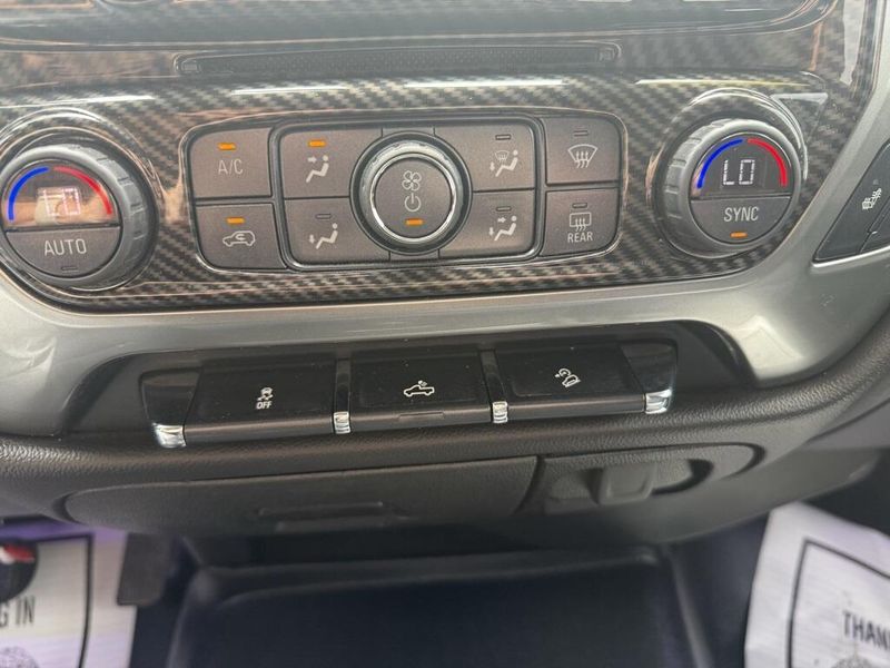 2018 Chevrolet Silverado 1500 LT photo 19