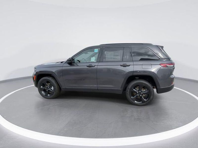 New 2026 Jeep Grand Cherokee Limited 4x2Image 5