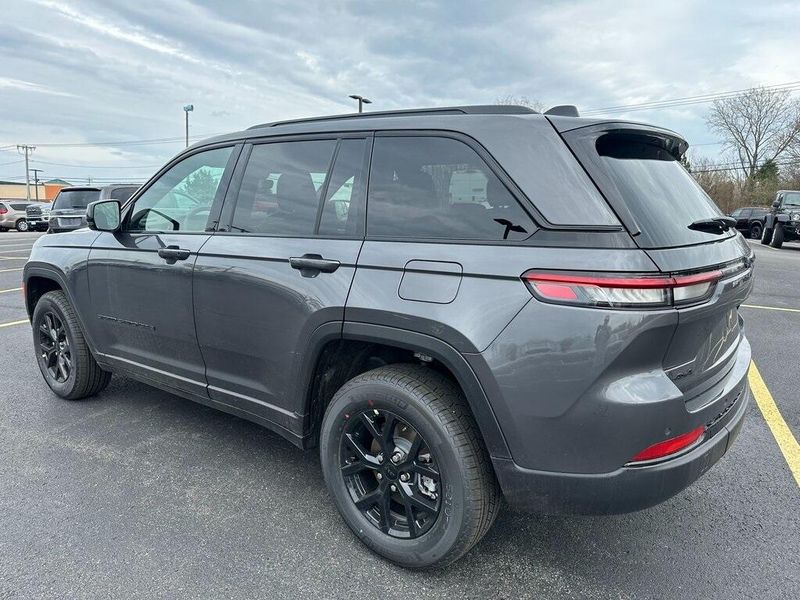2025 Jeep Grand Cherokee Altitude X 4x4Image 10
