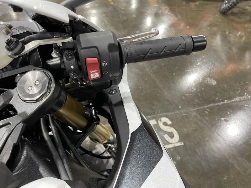 2025 Honda CBR1000RR Image 16