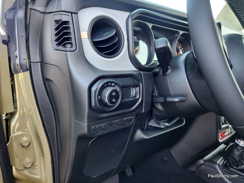 New 2025 Jeep Gladiator Willys 4x4