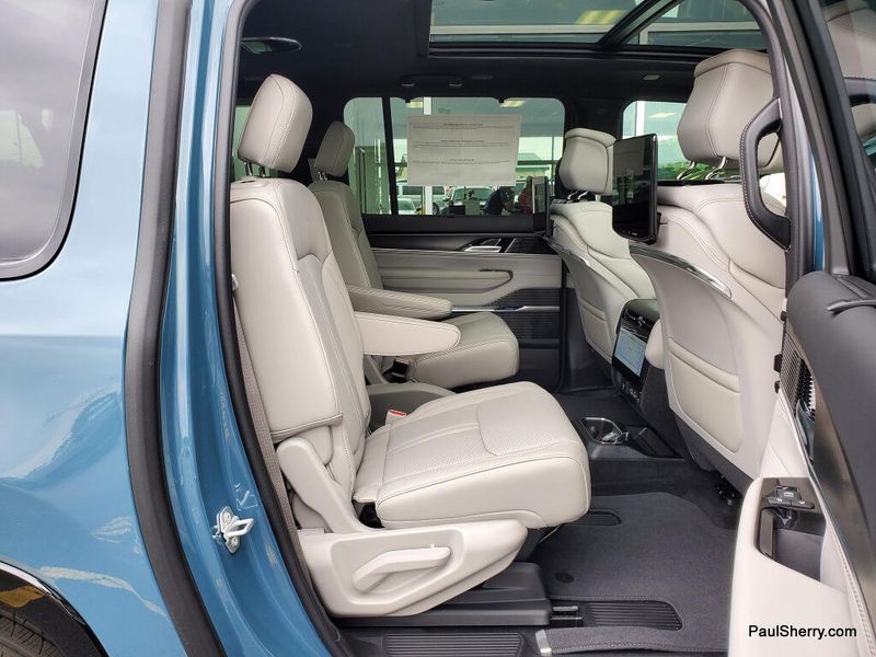2026 Jeep Grand Wagoneer L Summit Obsidian 4x4