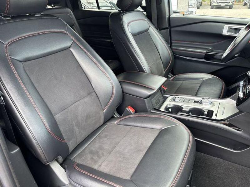Used 2024 Ford Explorer ST-LineImage 11