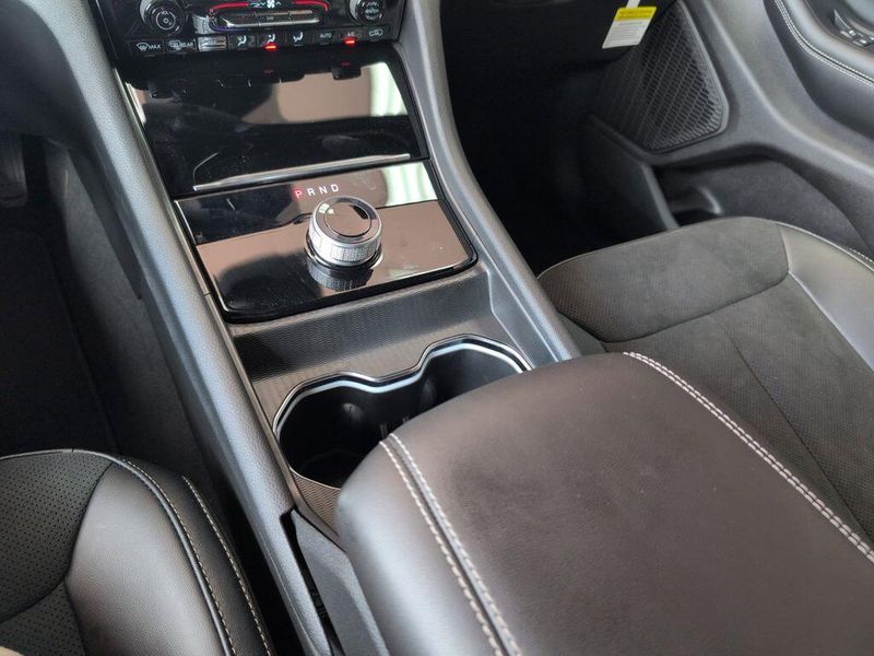 2024 Jeep Grand Cherokee L Altitude X 4x4Image 27