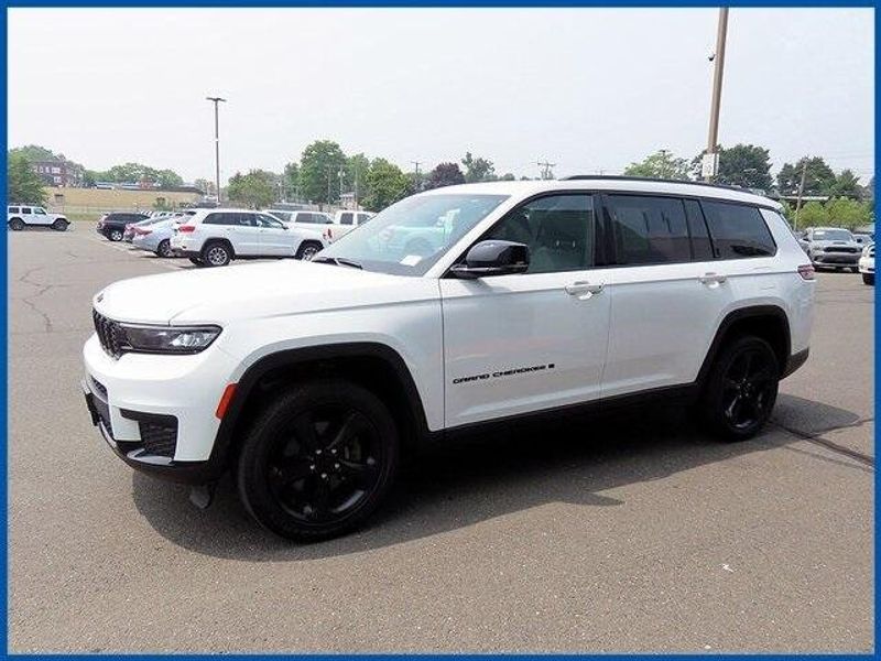 Used 2022 Jeep Grand Cherokee L AltitudeImage 1