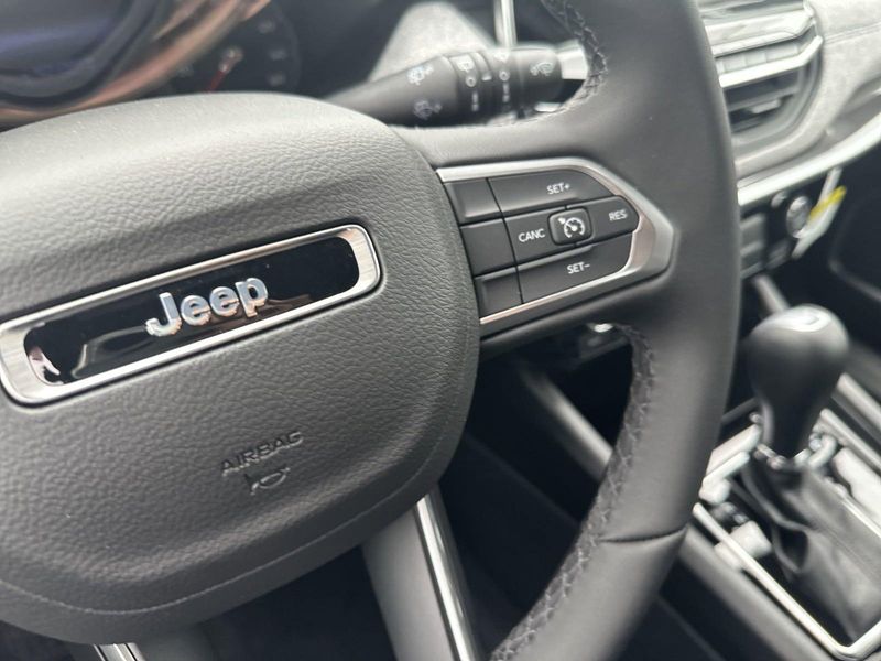 2025 Jeep Compass Latitude 4x4Image 19