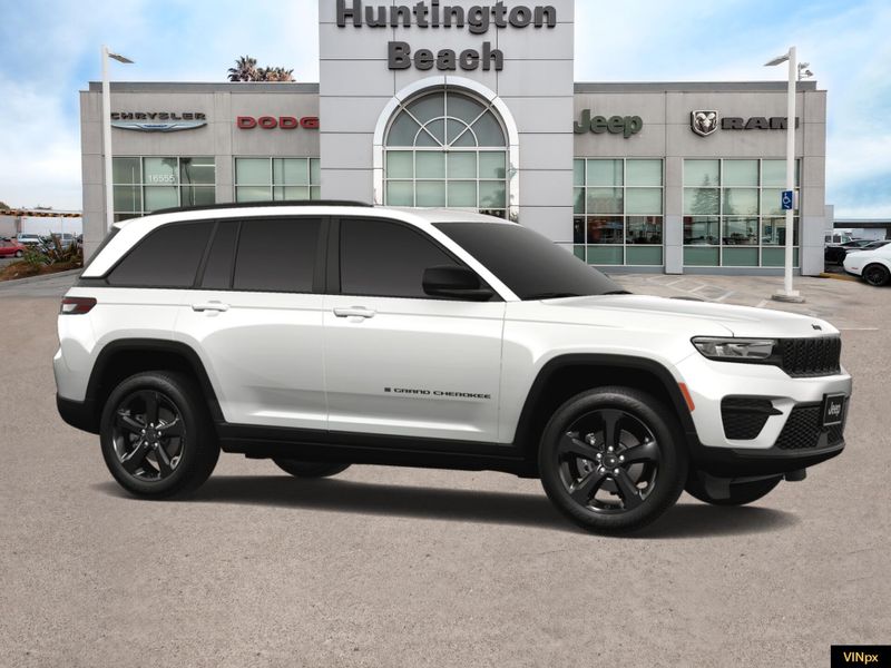 2025 Jeep Grand Cherokee Altitude X 4x4Image 10