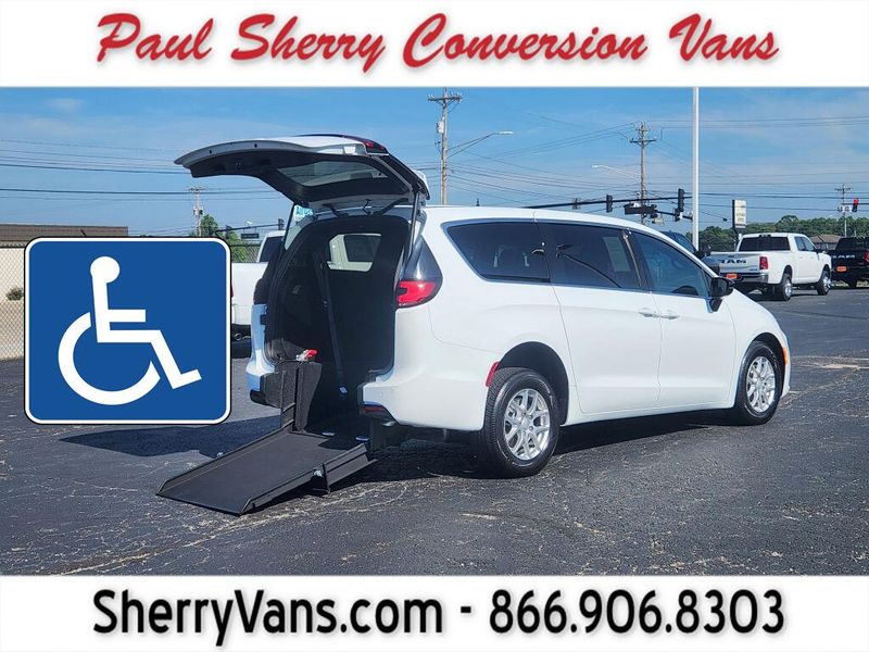 Used 2026 Chrysler Pacifica Select