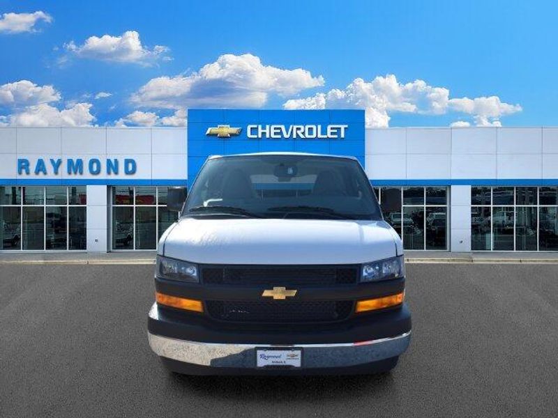 New 2026 Chevrolet Express 3500 Work VanImage 9