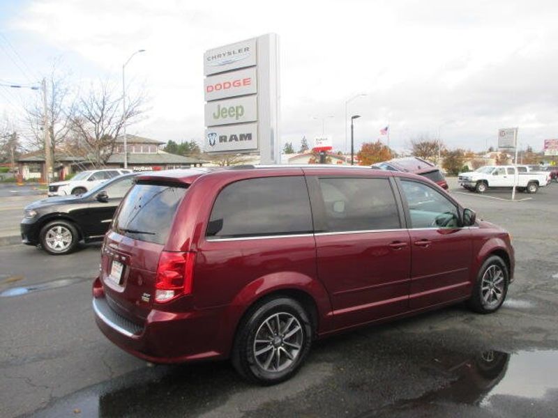 2017 Dodge Grand Caravan SXTImage 7