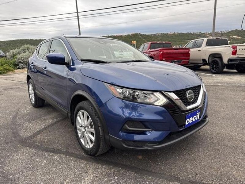 2022 Nissan Rogue Sport S photo 3