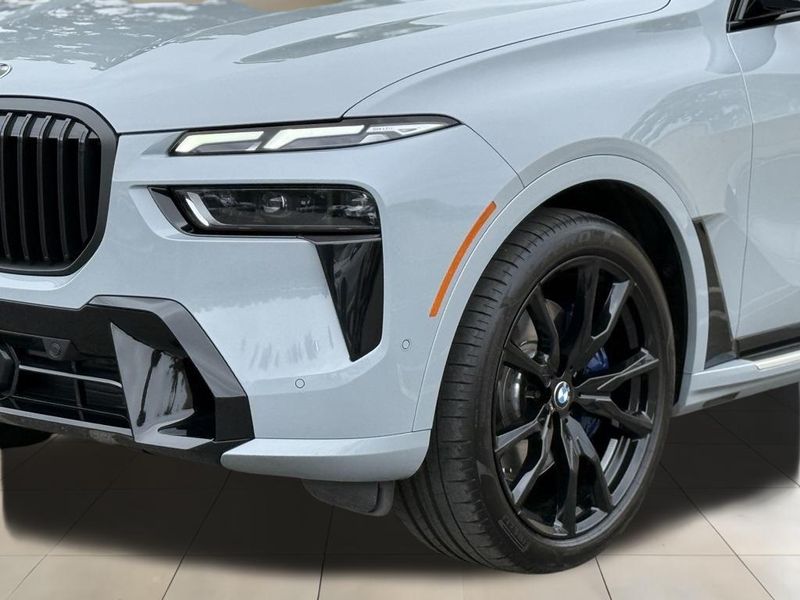 2023 BMW X7 xDrive40iImage 11