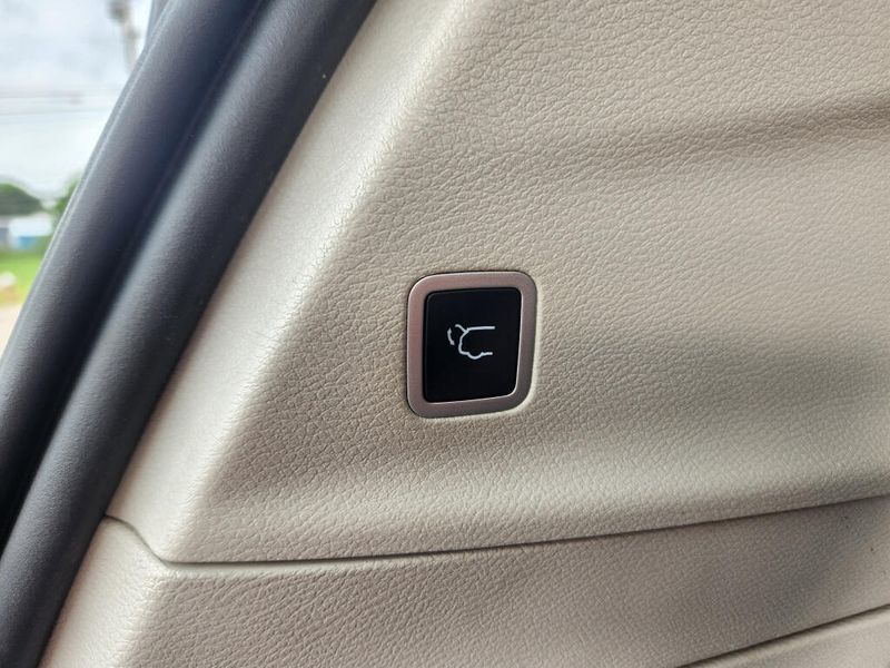 Used 2023 Chrysler Pacifica Touring L