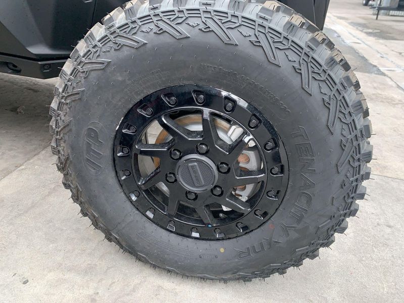 New 2025 Can-Am MAVERICK R MAX X RS 999T DCT Image 10