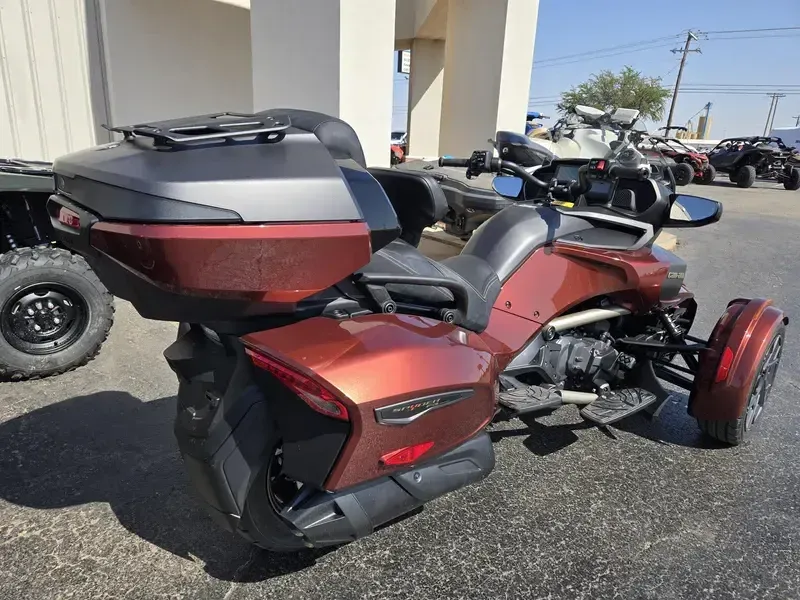 NEW 2026 CAN-AM SPYDER F3 LIMITED SPECIAL SERIES Image 3