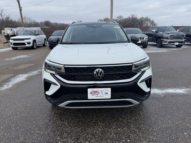2024 Volkswagen Taos SEImage 2