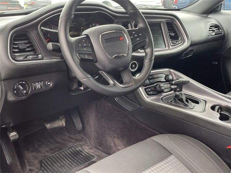 2016 Dodge Challenger SXTImage 17