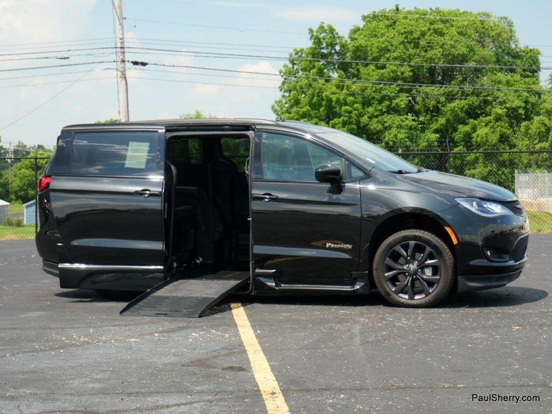 2019 Chrysler Pacifica Touring L Plus SImage 8